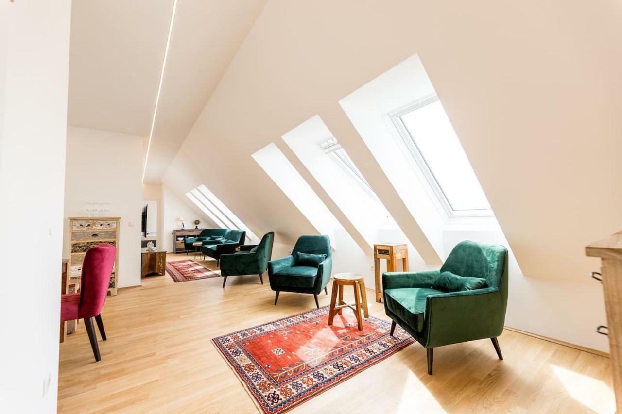 Grosse Dachgeschosswohnung Im Herzen Von Graz Extérieur photo