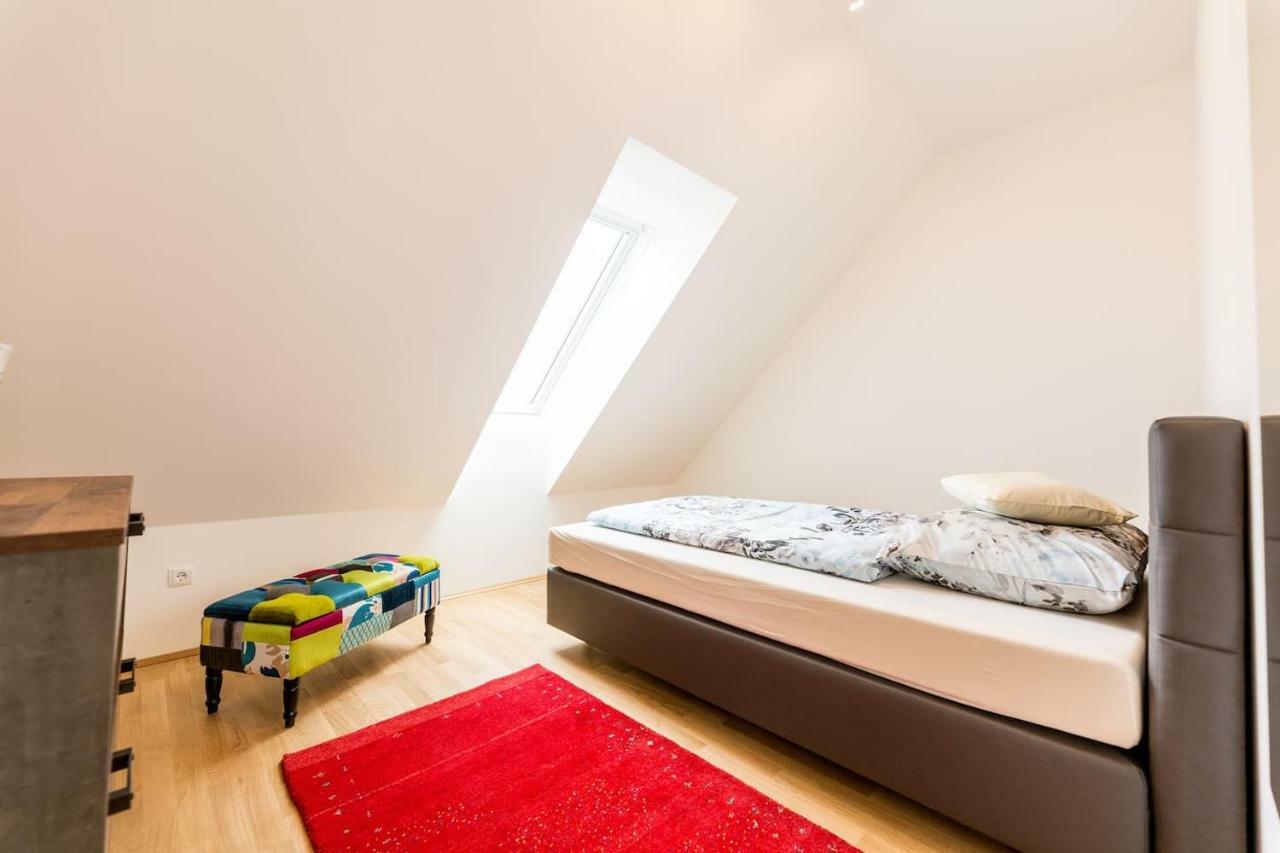 Grosse Dachgeschosswohnung Im Herzen Von Graz Extérieur photo